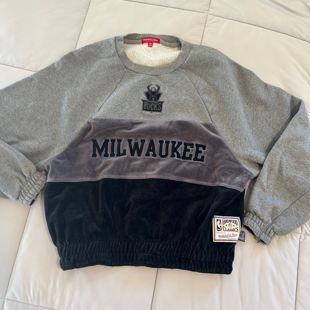 Bucks cropped crewneck